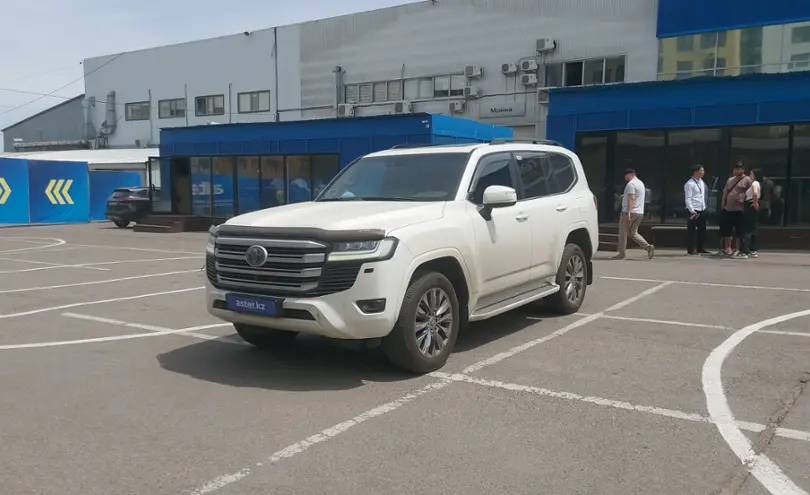 Toyota Land Cruiser 2023 года за 50 000 000 тг. в Алматы