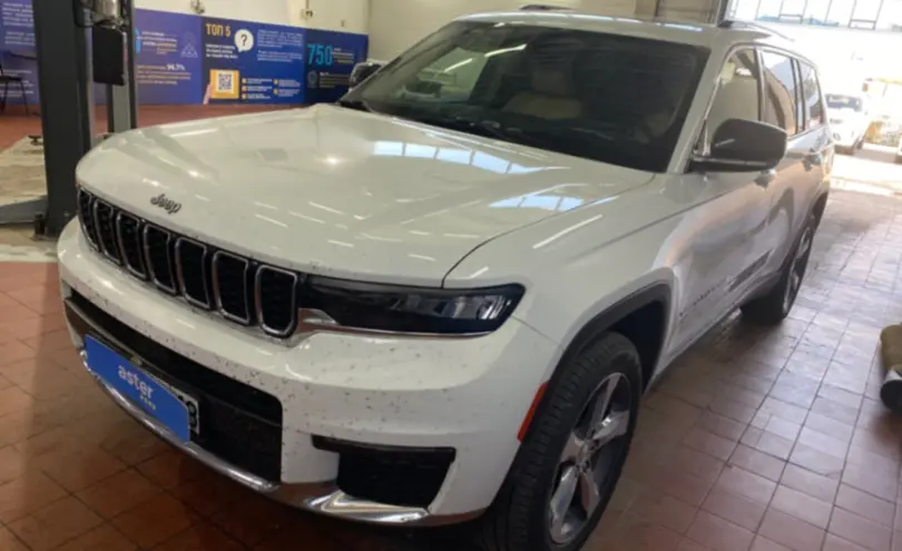 Jeep Grand Cherokee 2021 года за 33 000 000 тг. в Астана