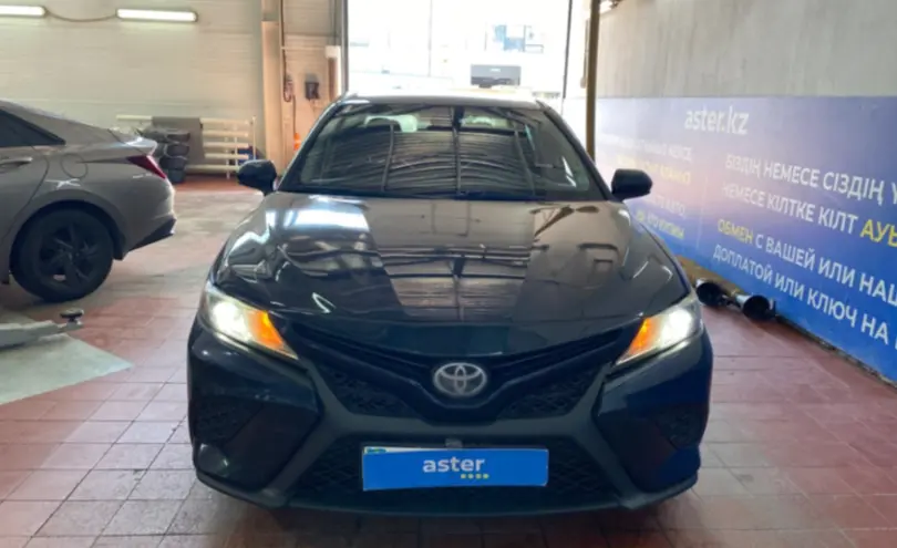 Toyota Camry 2018 года за 11 500 000 тг. в Астана фото 2