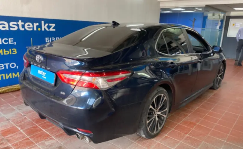 Toyota Camry 2018 года за 11 500 000 тг. в Астана фото 5