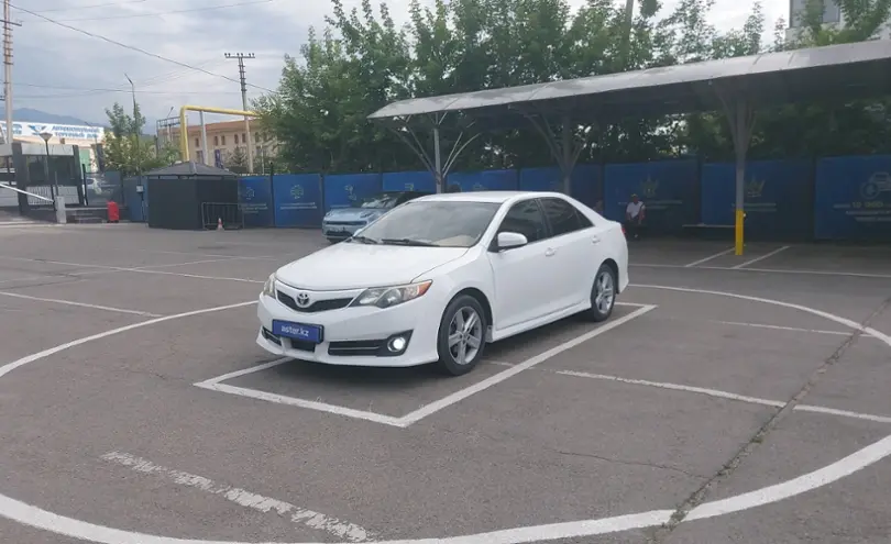 Toyota Camry 2014 года за 8 000 000 тг. в Алматы