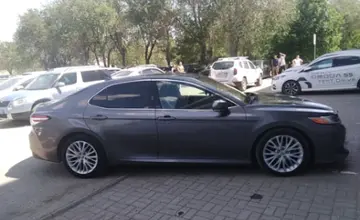 Toyota Camry 2018 года за 12 000 000 тг. в Актобе фото 4