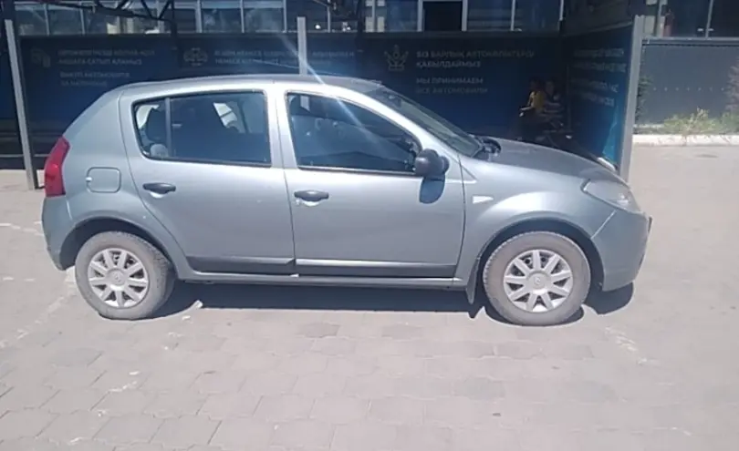 Renault Sandero 2010 года за 3 000 000 тг. в Караганда фото 4