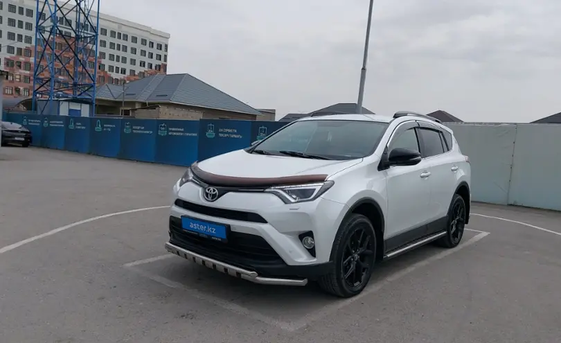Toyota RAV4 2018 года за 13 990 000 тг. в Шымкент