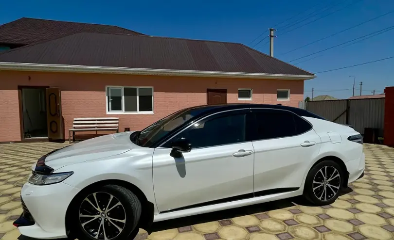 Toyota Camry 2020 года за 15 000 000 тг. в Атырау