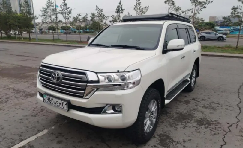 Toyota Land Cruiser 2018 года за 35 000 000 тг. в Астана