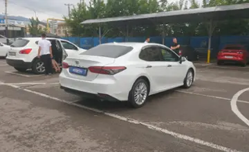 Toyota Camry 2018 года за 13 500 000 тг. в Алматы фото 3