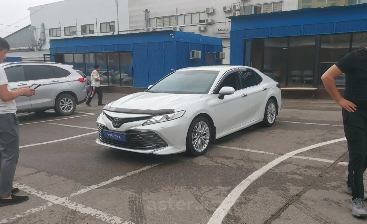 Toyota Camry 2018 года за 13 500 000 тг. в Алматы