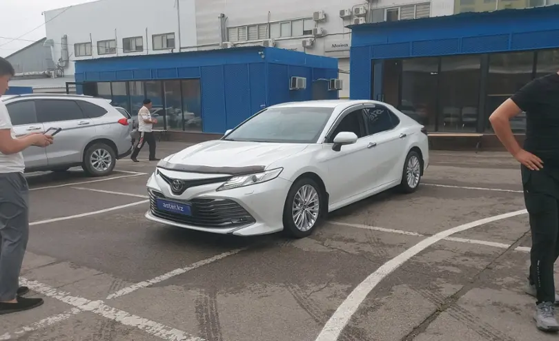 Toyota Camry 2018 года за 13 500 000 тг. в Алматы