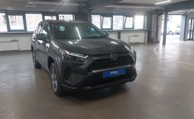 Toyota RAV4 2022 года за 17 500 000 тг. в Астана фото 2