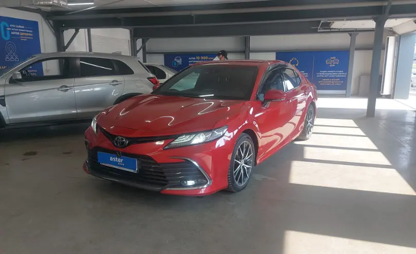 Toyota Camry 2021 года за 15 500 000 тг. в Астана