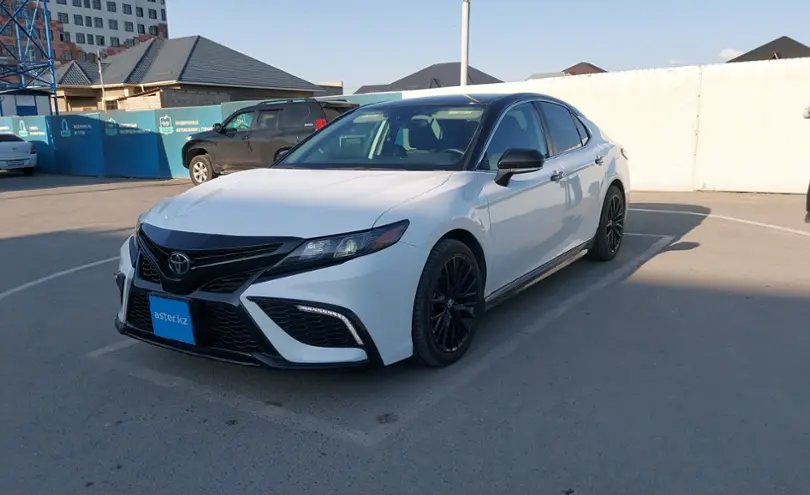 Toyota Camry 2022 года за 13 500 000 тг. в Шымкент