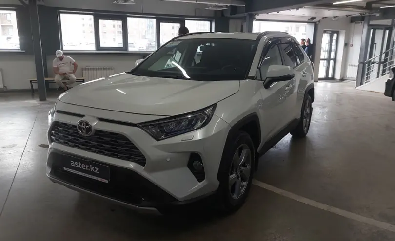 Toyota RAV4 2020 года за 16 500 000 тг. в Астана