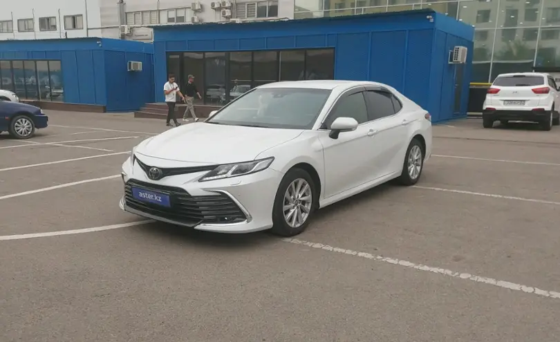 Toyota Camry 2023 года за 16 500 000 тг. в Алматы