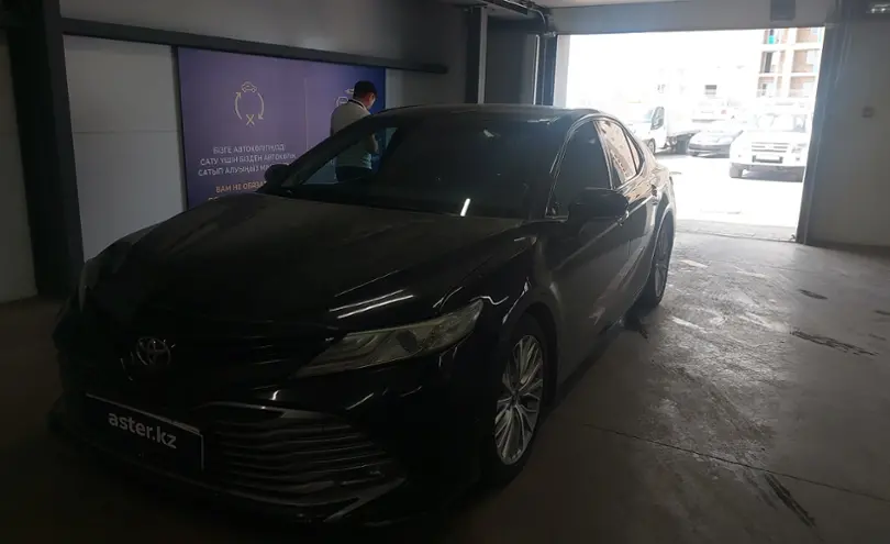Toyota Camry 2018 года за 12 800 000 тг. в Астана