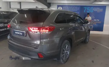 Toyota Highlander 2017 года за 19 000 000 тг. в Астана фото 3