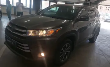 Toyota Highlander 2017 года за 19 000 000 тг. в Астана фото 1