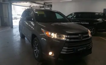 Toyota Highlander 2017 года за 19 000 000 тг. в Астана фото 2