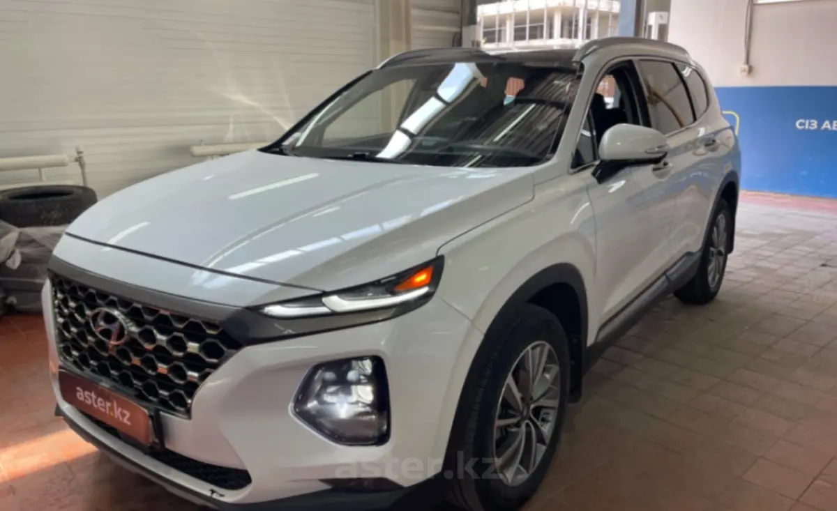 Hyundai Santa Fe 2020 года за 17 000 000 тг. в Астана