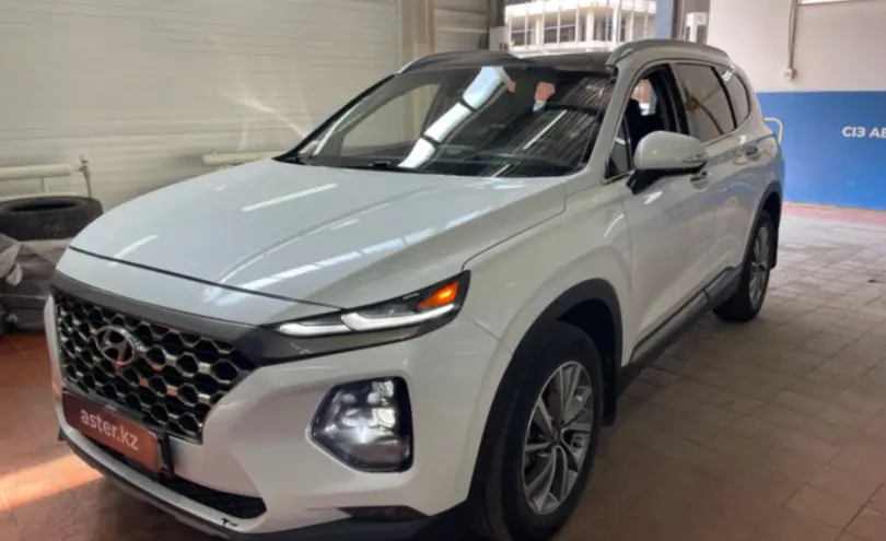 Hyundai Santa Fe 2020 года за 17 000 000 тг. в Астана