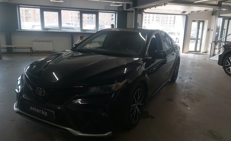 Toyota Camry 2020 года за 11 500 000 тг. в Астана