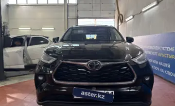 Toyota Highlander 2022 года за 23 000 000 тг. в Астана фото 2