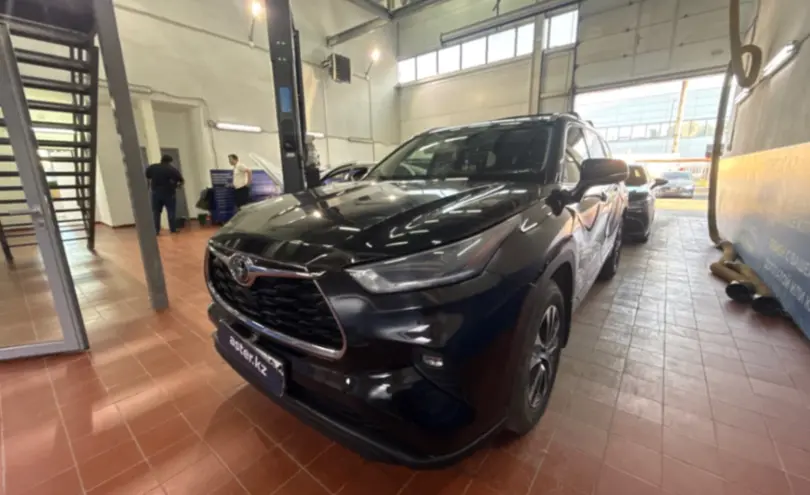 Toyota Highlander 2022 года за 23 000 000 тг. в Астана