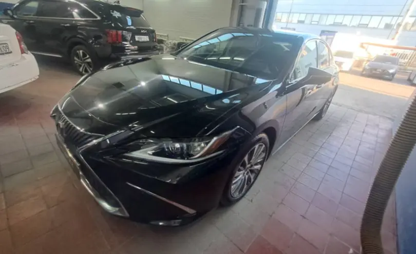 Lexus ES 2019 года за 21 900 000 тг. в Астана