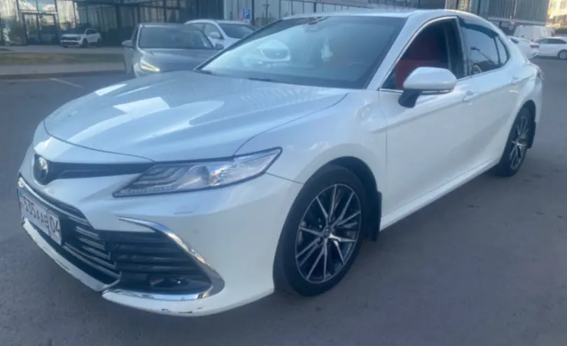 Toyota Camry 2021 года за 17 000 000 тг. в Астана