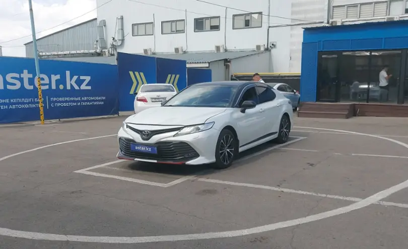 Toyota Camry 2020 года за 13 000 000 тг. в Алматы