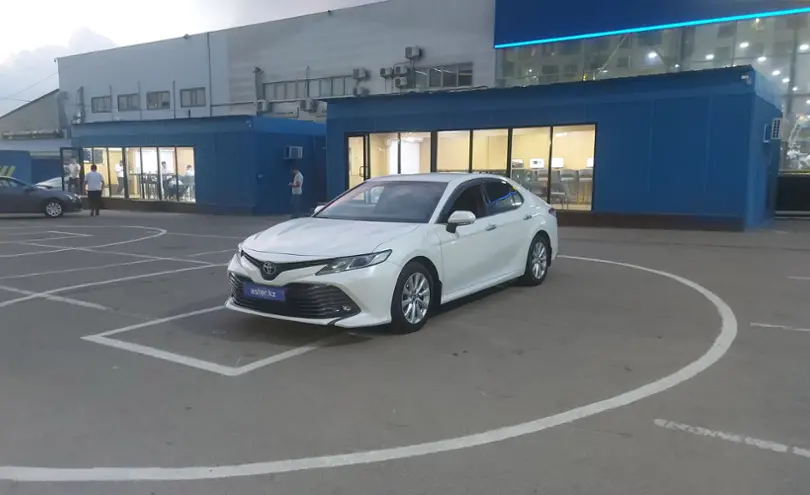 Toyota Camry 2018 года за 13 000 000 тг. в Алматы