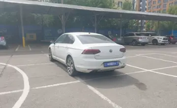 Volkswagen Passat 2017 года за 6 000 000 тг. в Алматы фото 4