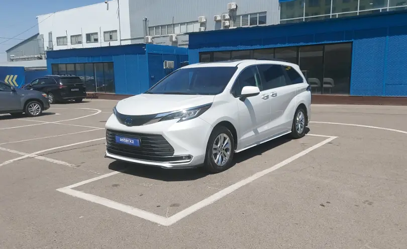Toyota Sienna 2022 года за 17 000 000 тг. в Алматы