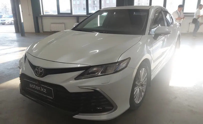 Toyota Camry 2021 года за 14 000 000 тг. в Астана