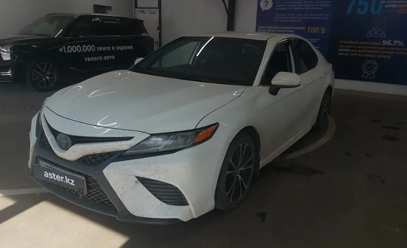 Toyota Camry 2020 года за 13 200 000 тг. в Астана