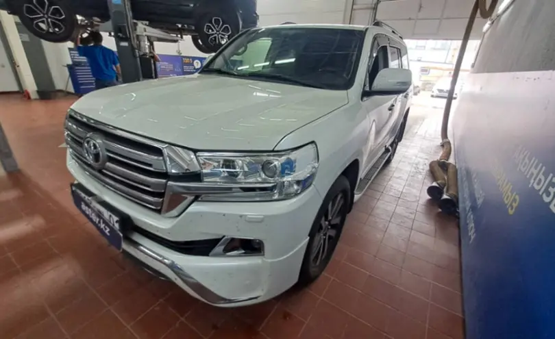 Toyota Land Cruiser 2016 года за 30 000 000 тг. в Астана