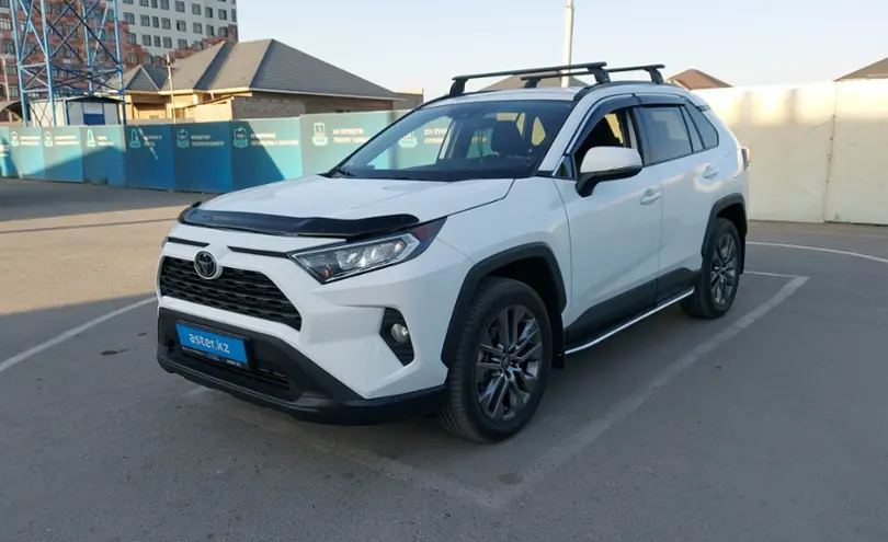 Toyota RAV4 2021 года за 16 590 000 тг. в Шымкент