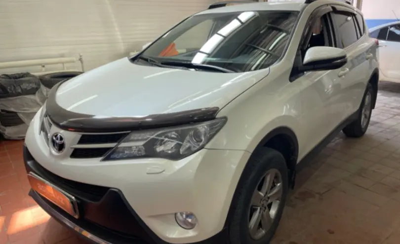 Toyota RAV4 2015 года за 12 000 000 тг. в Астана