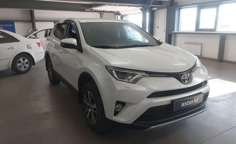 Toyota RAV4 2019 года за 14 500 000 тг. в Астана фото 2