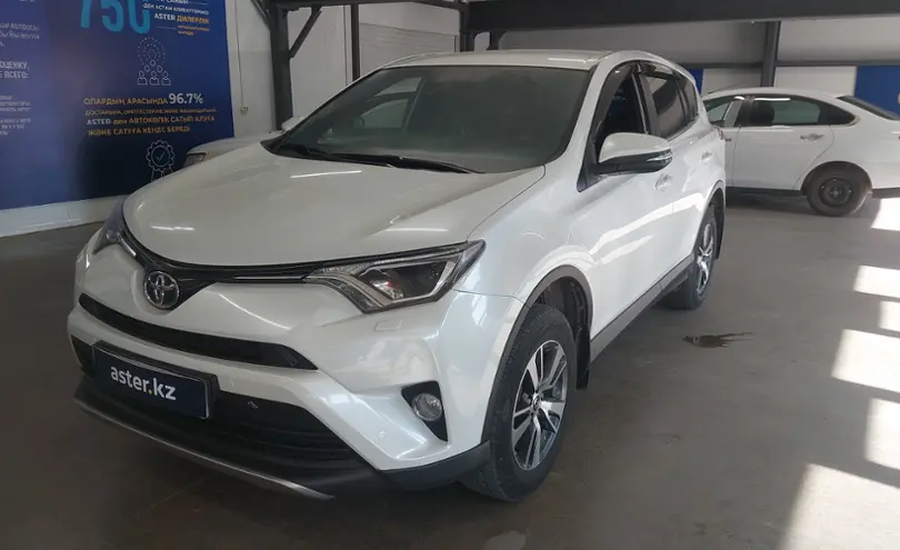 Toyota RAV4 2019 года за 14 500 000 тг. в Астана