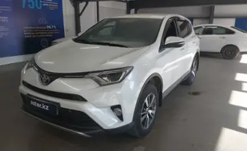 Toyota RAV4 2019 года за 14 500 000 тг. в Астана фото 1
