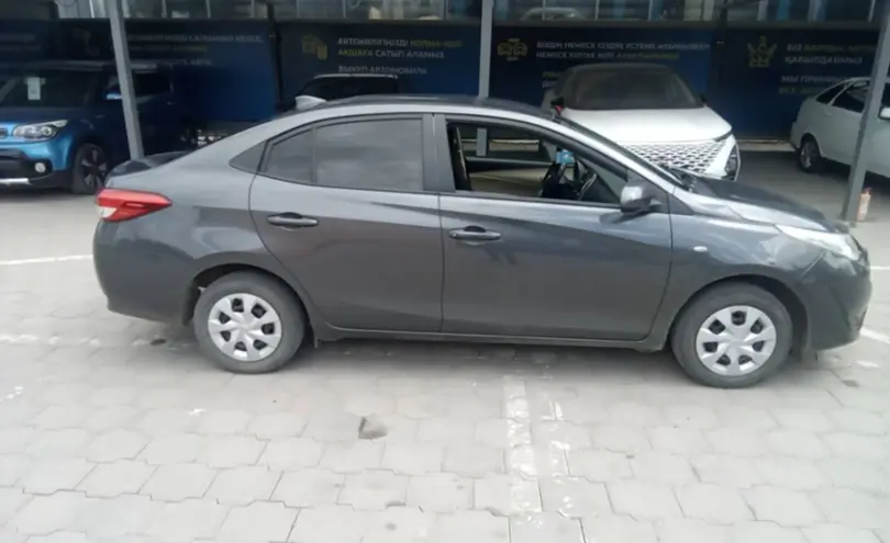 Toyota Yaris 2019 года за 8 500 000 тг. в Караганда фото 4