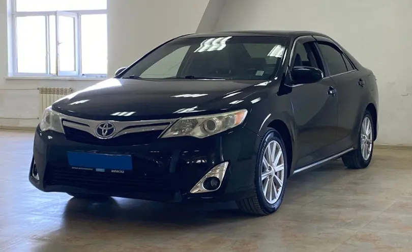 Toyota Camry 2013 года за 7 290 000 тг. в Актобе
