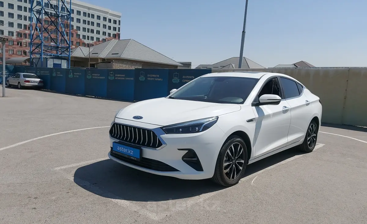 2023 JAC J7