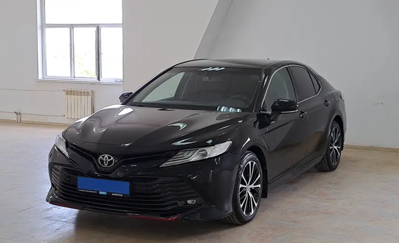 Toyota Camry 2020 года за 13 490 000 тг. в Актобе