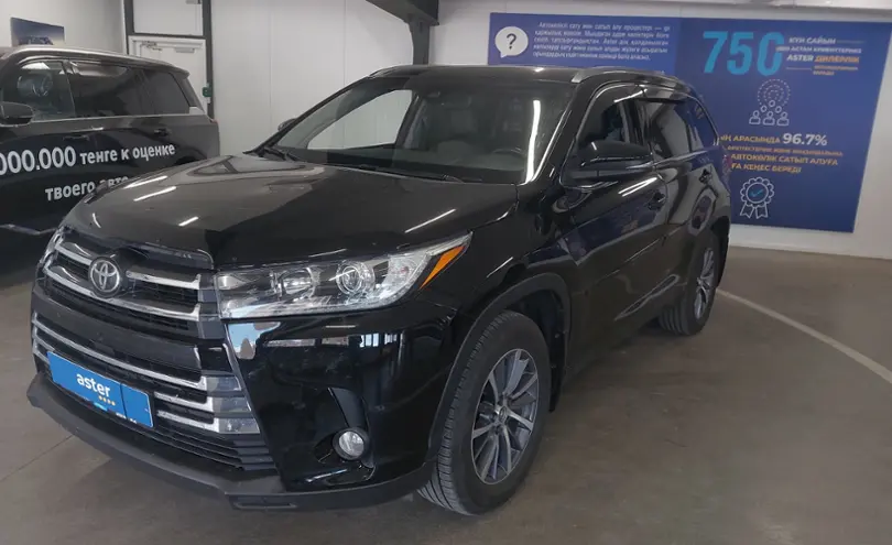 Toyota Highlander 2018 года за 18 000 000 тг. в Астана