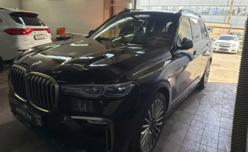BMW X7 2021 года за 50 000 000 тг. в Астана