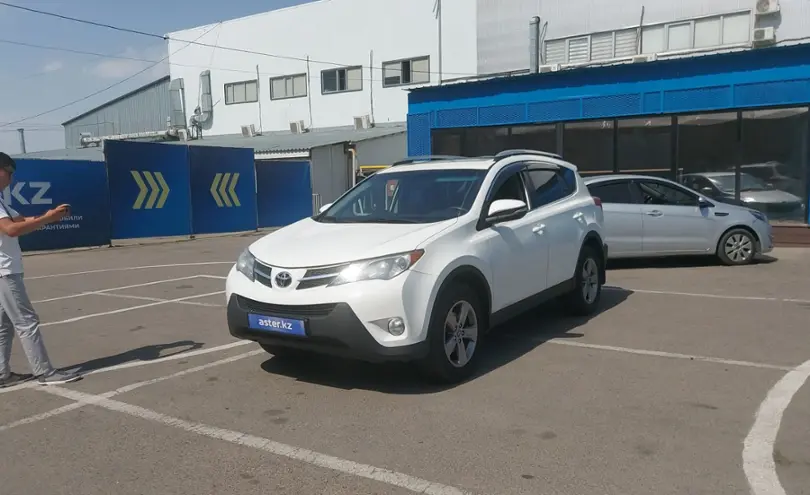 Toyota RAV4 2015 года за 10 500 000 тг. в Алматы