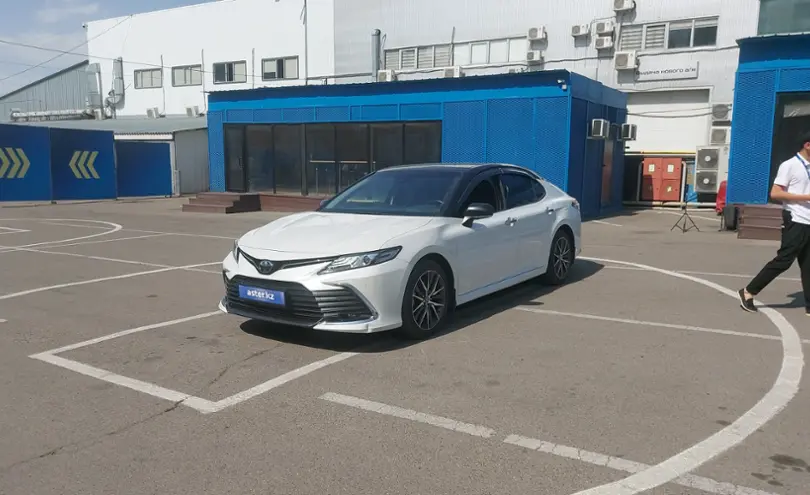 Toyota Camry 2022 года за 16 000 000 тг. в Алматы