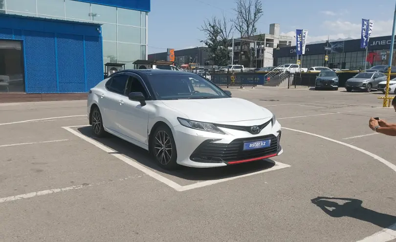 Toyota Camry 2021 года за 13 700 000 тг. в Алматы фото 2